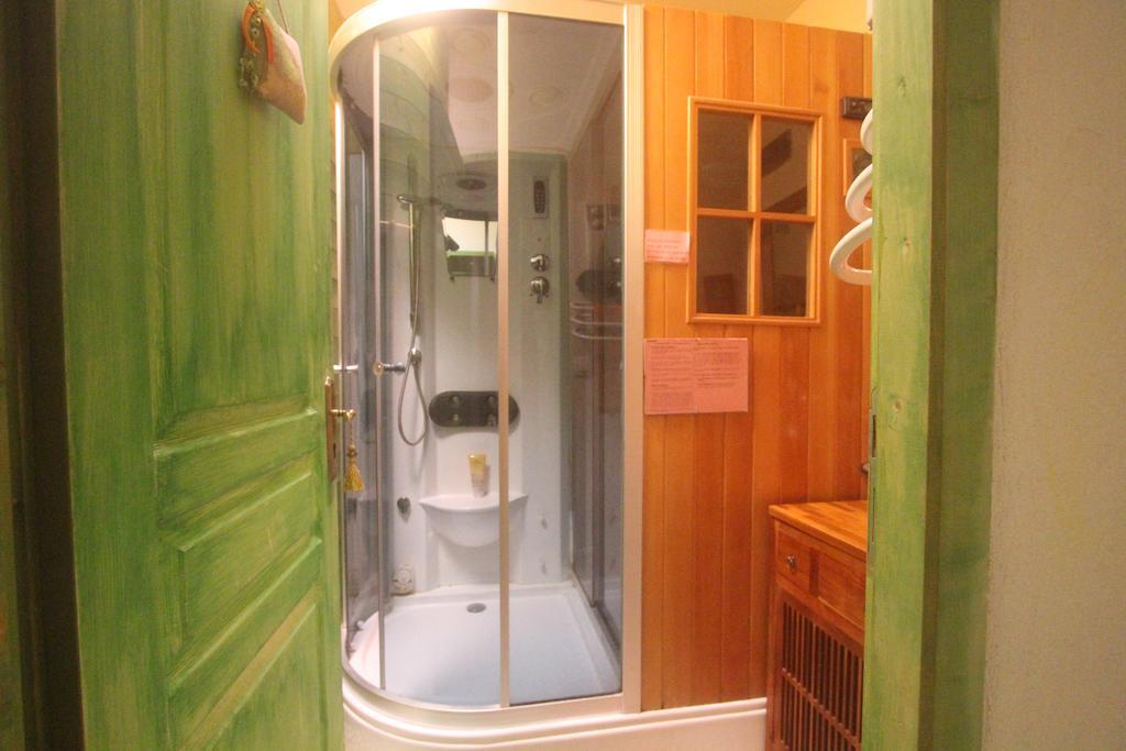 Bed and Breakfast Les Ateliers D'Art Roanne Exterior foto